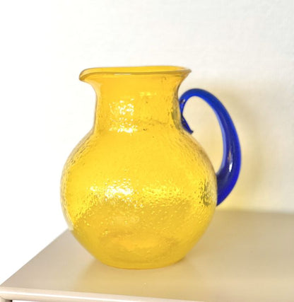 Vintage gul glaskande, farverig borddækning
